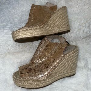 Kenneth Cole “Olivia” Platform Espadrille Wedge Sandals Peep Toe Metallic SZ 8M